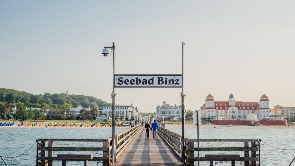 Turismo en la Isla de Rügen, Alemania Muelle de Binz. Foto de Google Maps de Seebrücke Ostseebad Binz Turismo en la Isla de Rügen, Alemania Muelle de Binz.