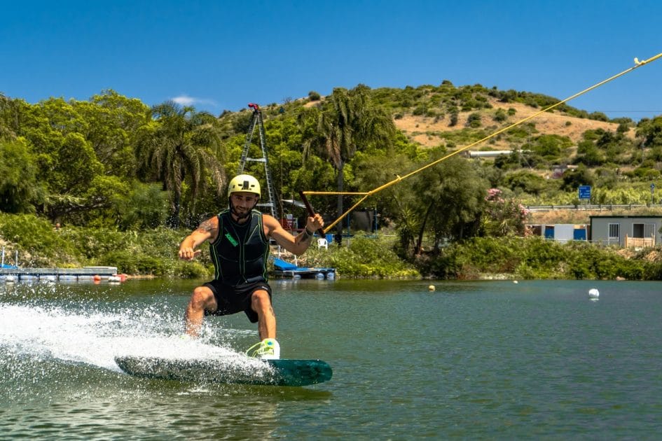 10 deportes acuáticos Wakeboard en Sicilia, Italia. Foto de Google Maps de Sunisland Wake Park by Amaro dell'Etna 10 deportes acuáticos Wakeboard en Sicilia