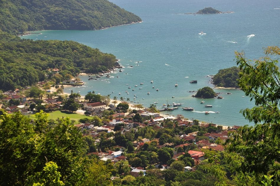 Islas paradisíacas de Brasil Vila do Abraão. By TMbux, CC BY SA 3.0 Islas paradisíacas de Brasil Vila do Abraão