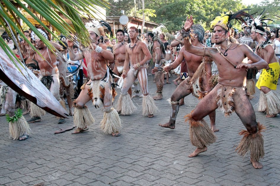 Turismo en la Isla de Pascua, Chile Festival Tapati Rapa Nui. By Yves Picq Own work, CC BY SA 3.0 Turismo en la Isla de Pascua, Chile Festival Tapati Rapa Nui