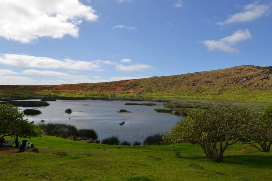 Turismo en la Isla de Pascua, Chile Laguna del crater de Rano Raraku. Foto de Google Maps de reuven rozner Turismo en la Isla de Pascua, Chile Laguna del crater de Rano Raraku.