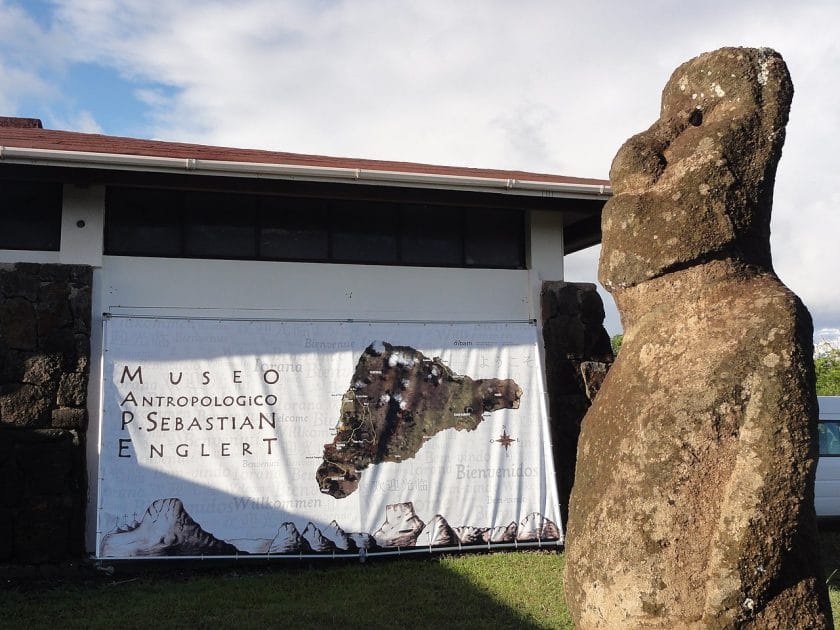 Turismo en la Isla de Pascua, Chile Museo Antropológico. By Uncommon fritillary Own work, CC BY SA 3.0 Turismo en la Isla de Pascua, Chile Museo Antropológico