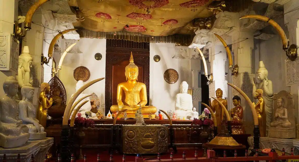 Turismo en Sri Lanka Interior del Templo del Diente de Buda
