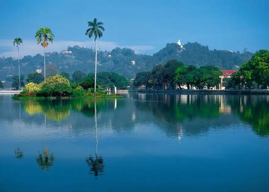 Turismo en Sri Lanka Kandy Lake
