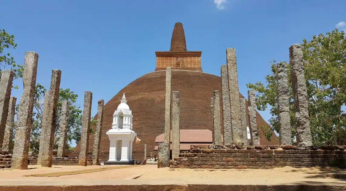 Turismo en Sri Lanka Monasterio Abhayagiri. By Nicolas Chadeville Own work, CC BY 4.0