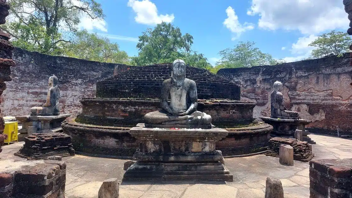 Turismo en Sri Lanka Vatadage en el Quadrángulo