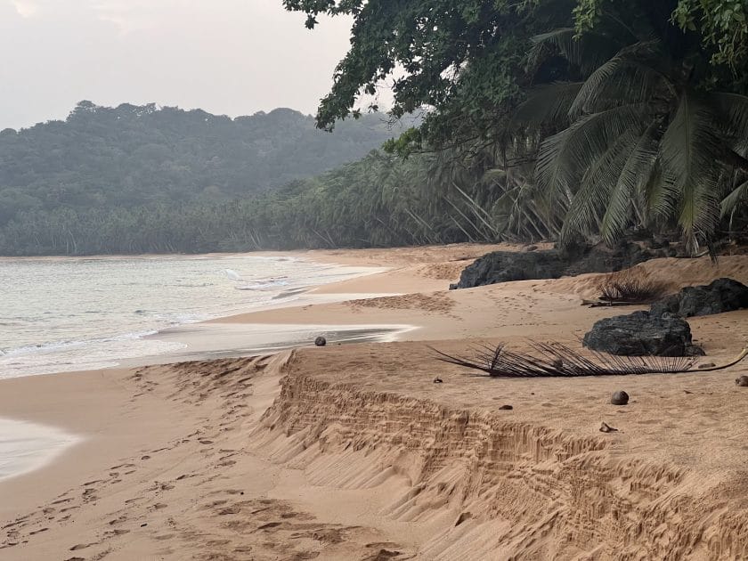 Viajar a Santo Tomé y Príncipe Praia Grande en Príncipe. Foto de Google Maps de William Lavesson Viajar a Santo Tomé y Príncipe Praia Grande en Príncipe