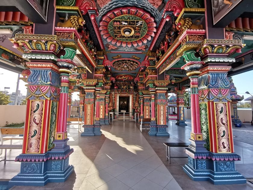 Viaje a Isla Mauricio Madurei Marianem Temple. By Z thomas, CC BY SA 4.0 Viaje a Isla Mauricio Madurei Marianem