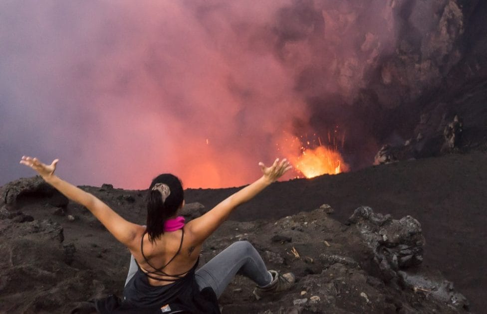 Viaje a Vanuatu Cráter en erupción del Monte Yasur