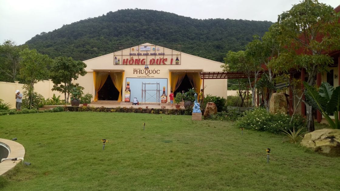 Turismo en Vietnam Fábrica de salsa de pescado en Phu Quoc. Foto de Google Maps de Lan Trần Turismo en Vietnam Fábrica de salsa de pescado en Phu Quoc