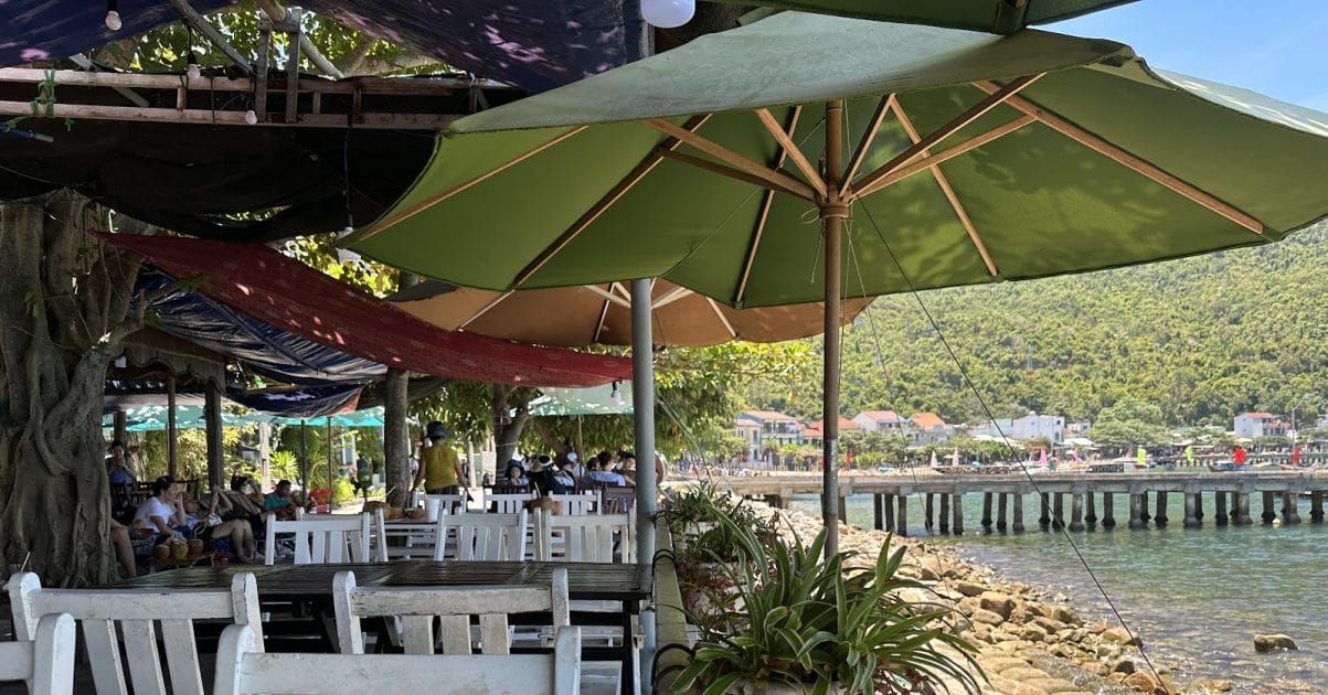 Turismo en Vietnam Restaurante frente al mar en Cham. Foto de Google Maps de linh pdn Turismo en Vietnam Restaurante frente al mar en Cham