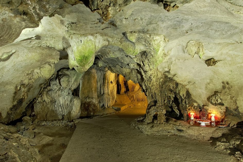 Turismo en Vietnam Trung Trang Cave. By Jakub Hałun Own work, CC BY 4.0 Turismo en Vietnam Trung Trang Cave