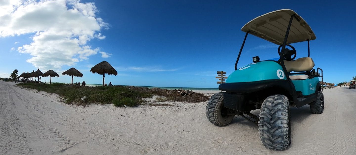 Viaje al Caribe Mexicano Carrito de golf en Holbox