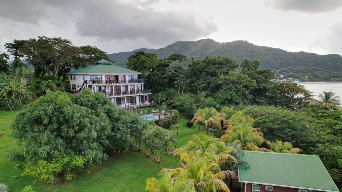 Viajes a las Islas de la Bahía de Honduras Alojamiento en Guanaja