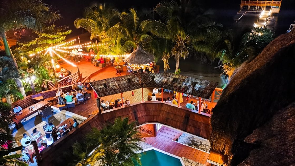 Viajes a las Islas de la Bahía de Honduras Restaurante en Roatán