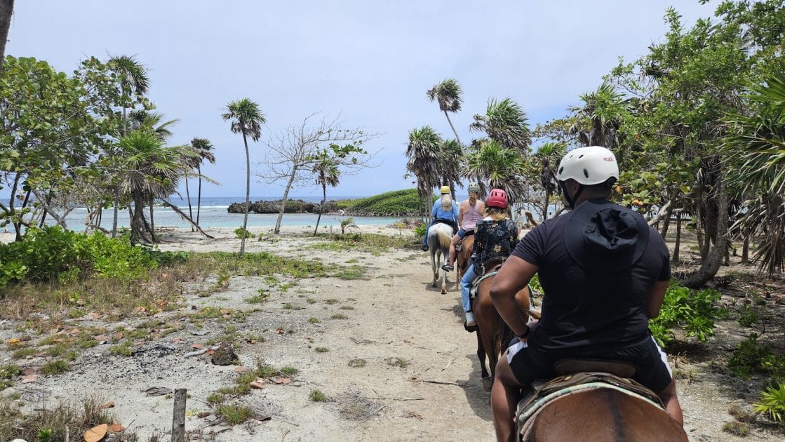 Viajes a las Islas de la Bahía de Honduras Tours a caballo
