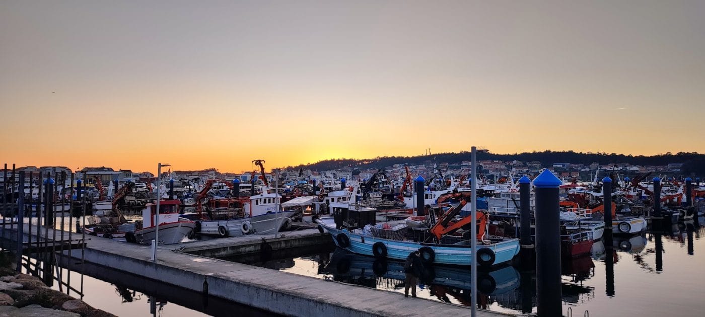 Islas de Galicia para visitar Puerto pequero de Arousa. Foto de Google Maps de ESTRELLA QUIROGA PEREIRO Islas de Galicia para visitar Puerto pesquero de Arousa