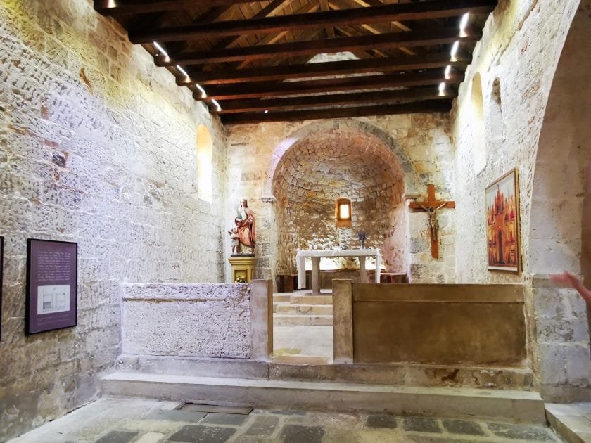 Turismo en Croacia Baska Tablet en la Iglesia de Santa Lucía. Foto de Google Maps de MOJ WEB Turismo en Croacia Baska Tablet en la Iglesia de Santa Lucía