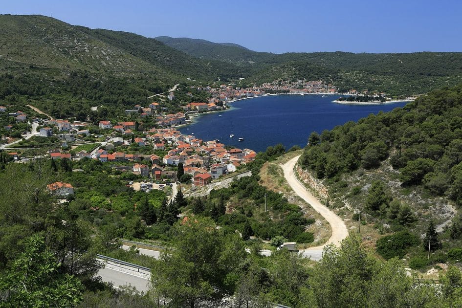 Turismo en Croacia Ciudad de Vis. By Falk2 Own work, CC BY SA 4.0 Turismo en Croacia Ciudad de Vis