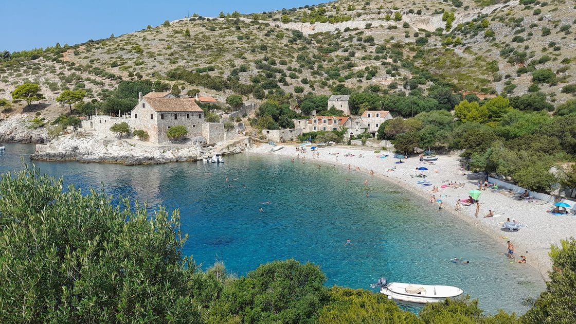 Turismo en Croacia Playa de Dubovica. By Argo Navis Own work, CC BY SA 4.0 Turismo en Croacia Playa de Dubovica