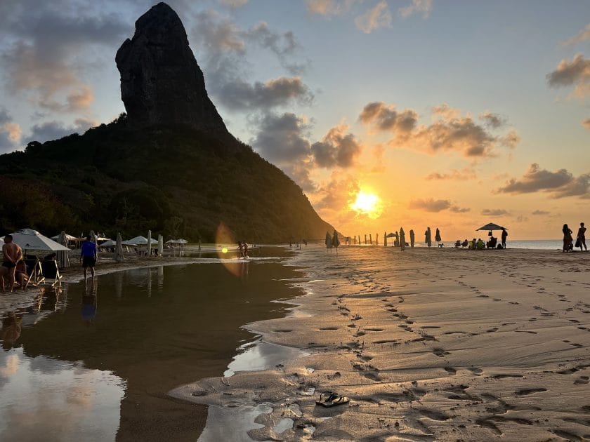 Actividades en Fernando de Noronha Atardecer en la playa de Conceição