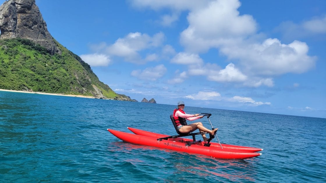 Actividades en Fernando de Noronha - Exploración en bicicletas acuáticas