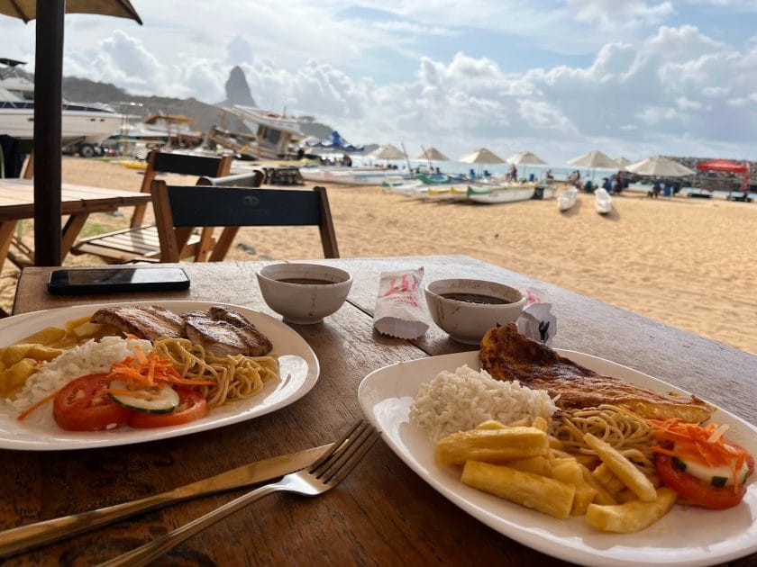 Actividades en Fernando de Noronha Restaurante a pie de playa