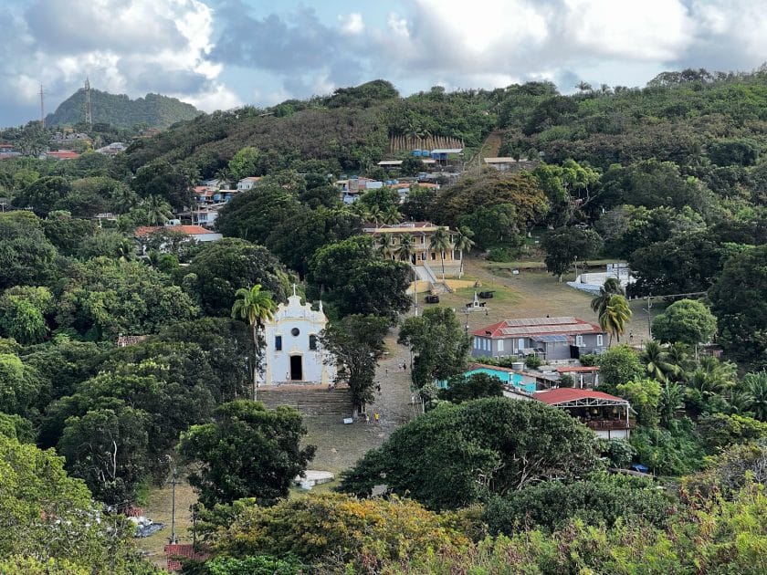 Actividades en Fernando de Noronha Vila dos Remedios e iglesia de Nossa Senhora