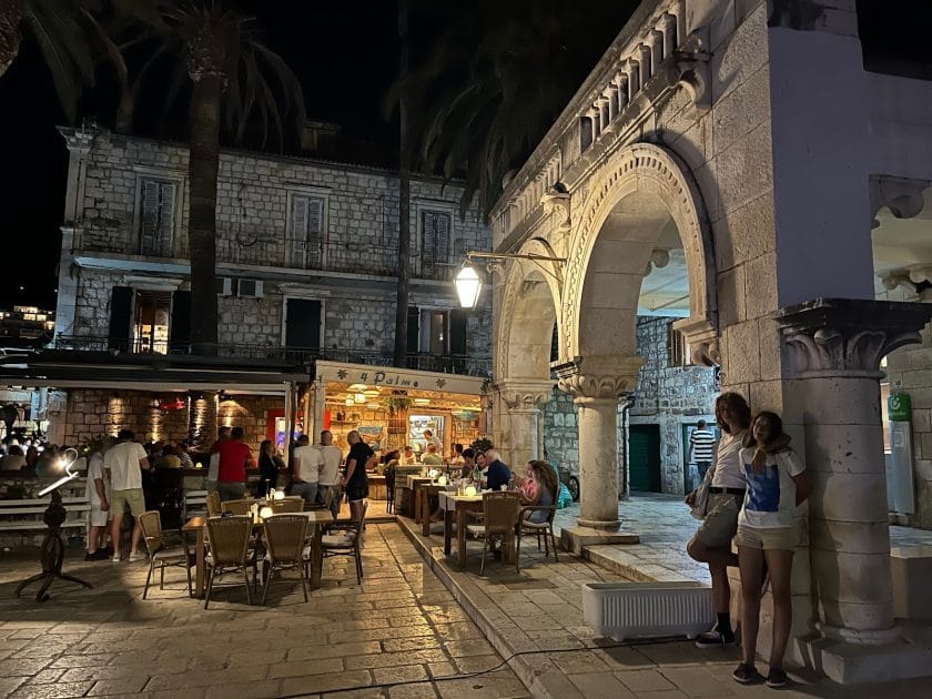 Qué ver en Hvar, Croacia Hvar de noche