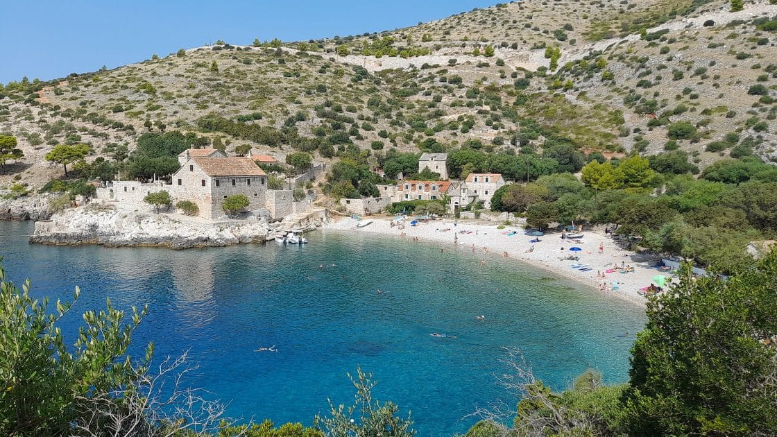 Qué ver en Hvar, Croacia Playa Dubovica