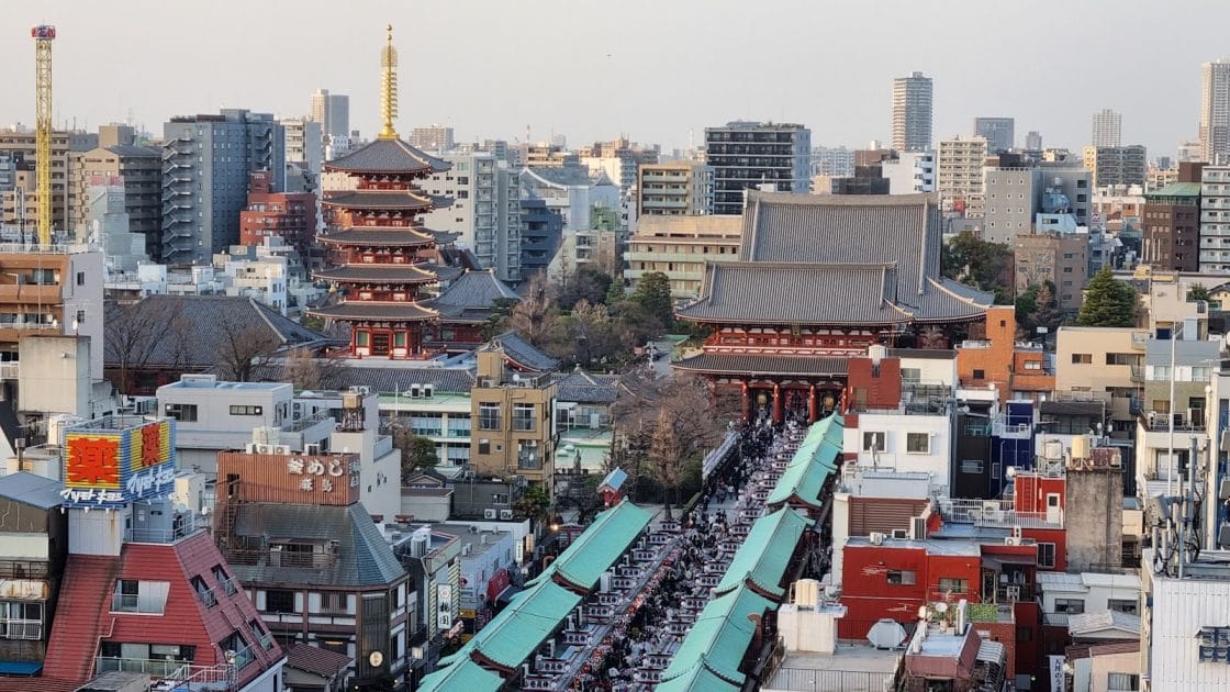 Viaje a Japón en 10 días Nakamise dori y Senso ji.