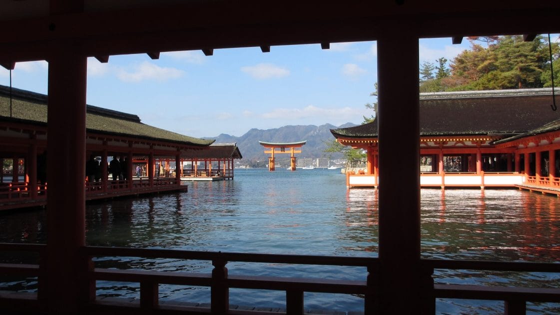 Viaje a Japón en 10 días Santuario de Itsukushima y su torii flotante
