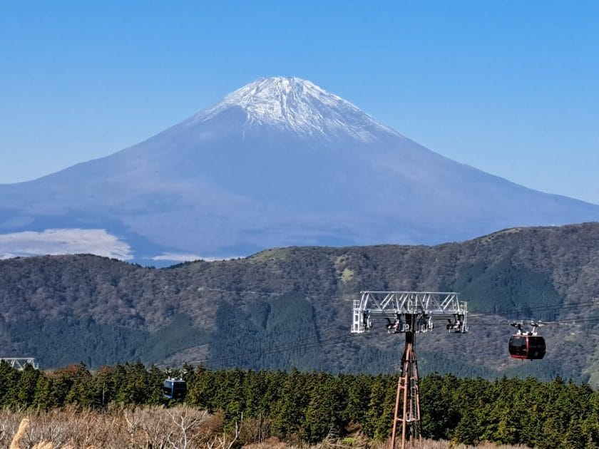 Viaje a Japón en 10 días Teleférico de Hakone con el Monte Fuji al fondo