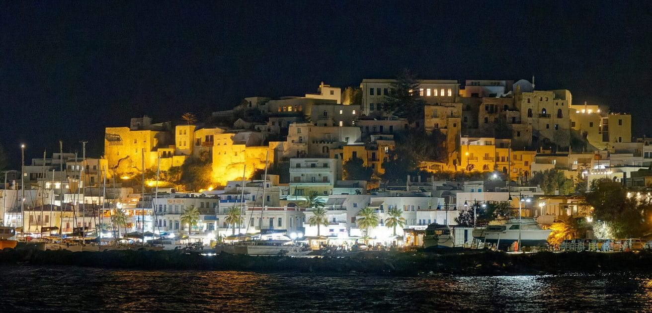 Crucero en las Islas Griegas La capital de Naxos. By Holger Uwe Schmitt Own work, CC BY SA 4.0, Crucero en las Islas Griegas La capital de Naxos