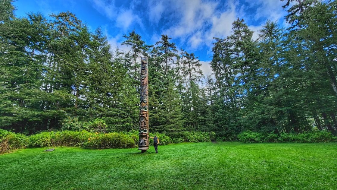 Mejores islas de Estados Unidos Tótem en el Sitka National Historical Park