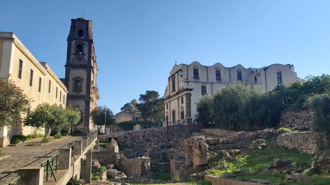 Tursimo en Italia Museo Arqueológico y Catedral de Lipari