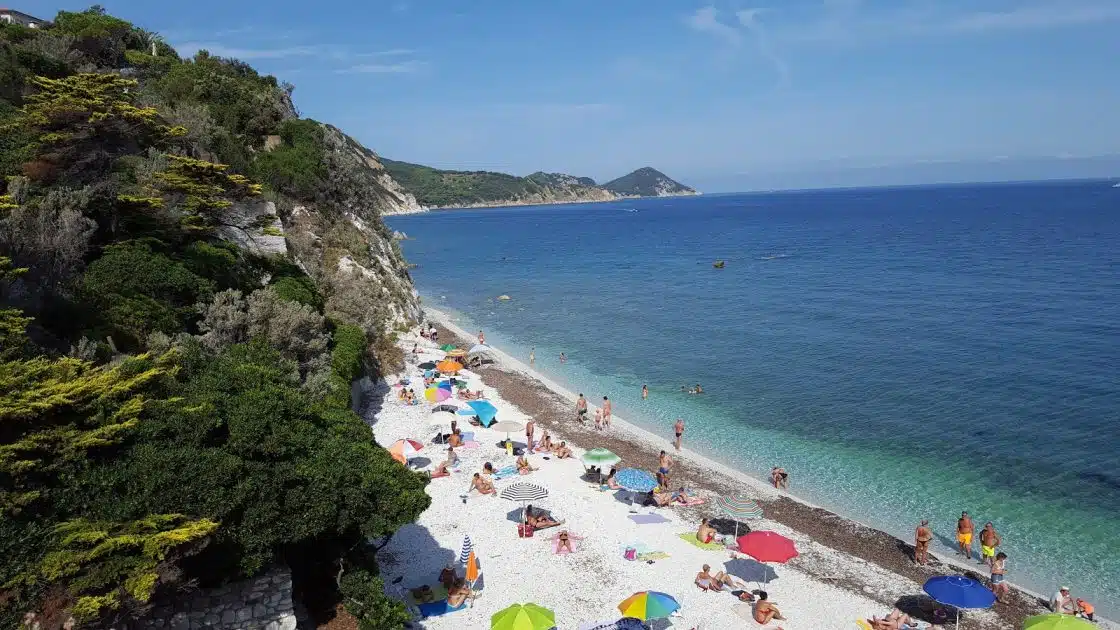 Turismo en Italia Playa de Capo Bianco