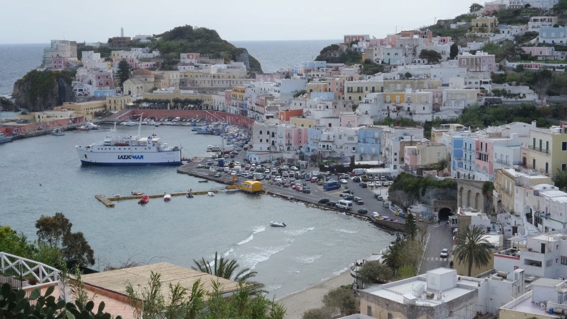 Tursimo en Italia Puerto de Ponza