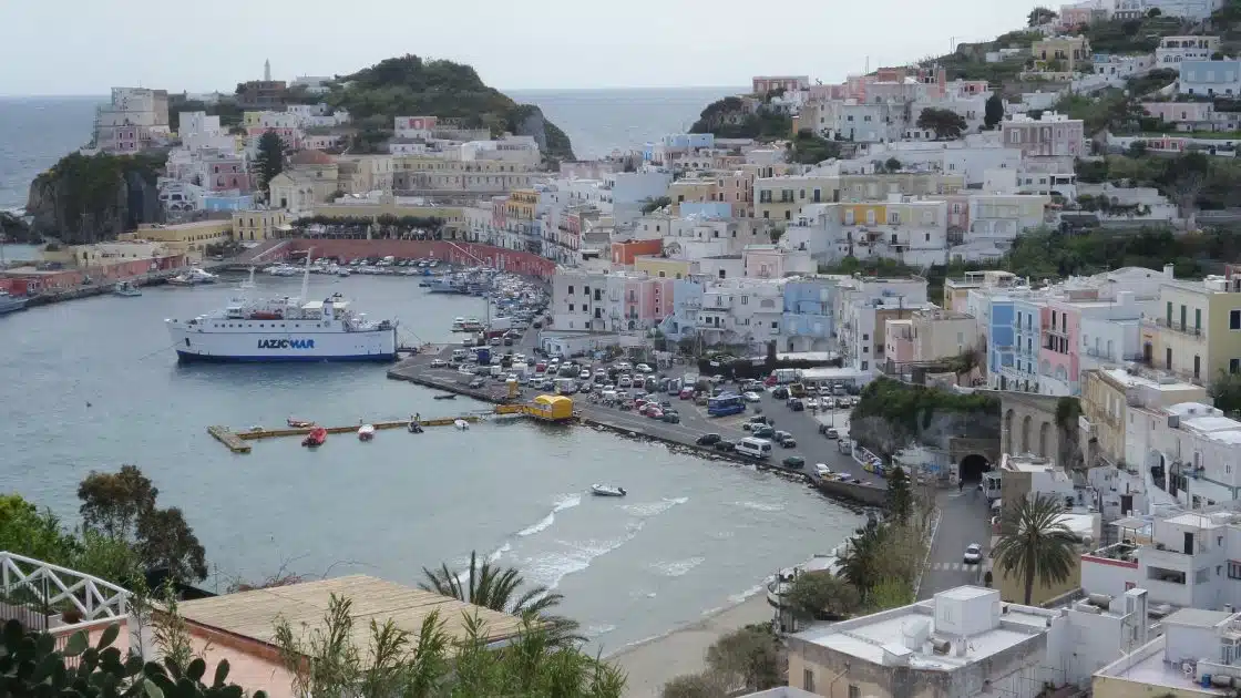 Tursimo en Italia Puerto de Ponza