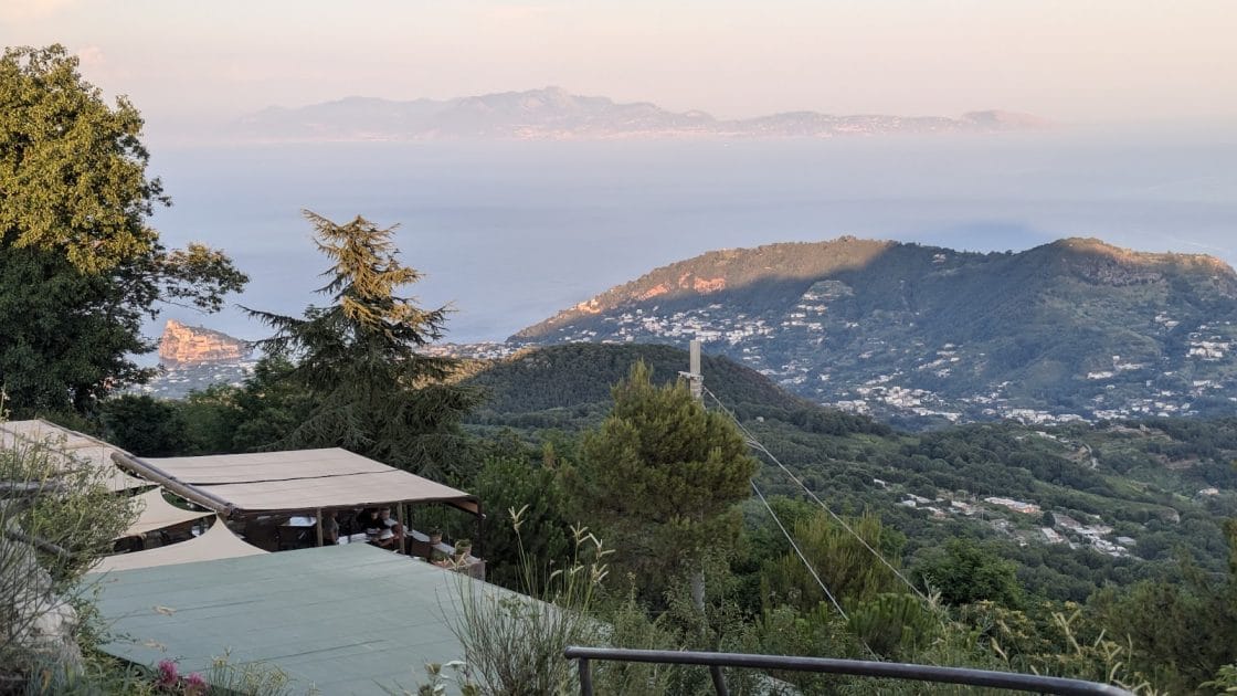 Tursimo en Italia Vistas desde el Monte Epomeo