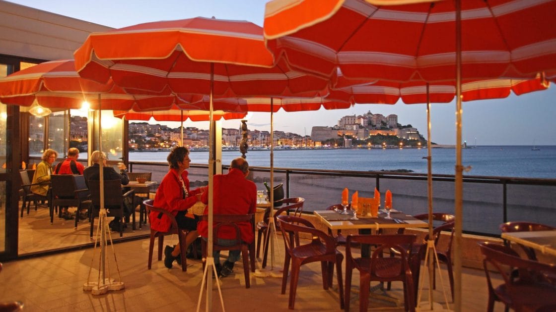 Viaje a Córcega en 7 días Cena en Calvi