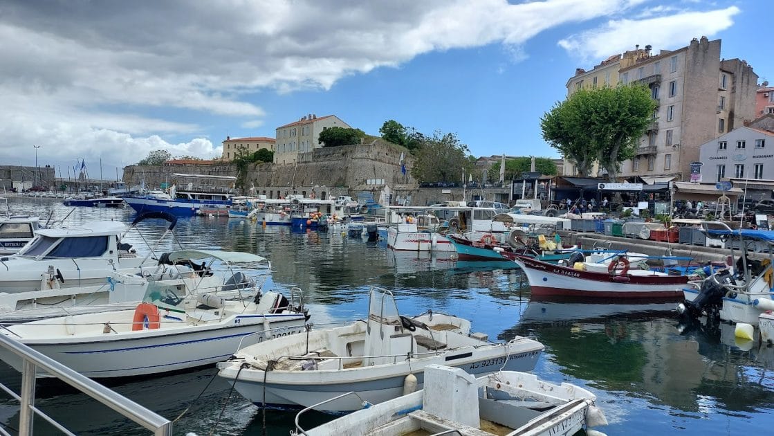 Viaje a Córcega en 7 días Puerto de Ajaccio
