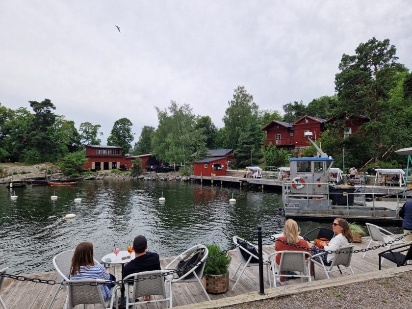 Islas de Suecia en el Mar Báltico y el Mar del Norte Terraza en Fjäderholmarna