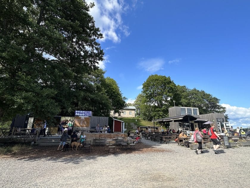 Viajar a Helsinki Puestos de comida en Vallisaari. Foto de Google Maps de Missberry Mewza Viajar a Helsinki Puestos de comida en Vallisaari