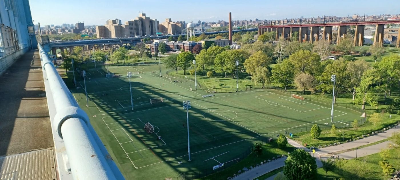 Viajar a Nueva York Randalls Island desde el RFK Bridge