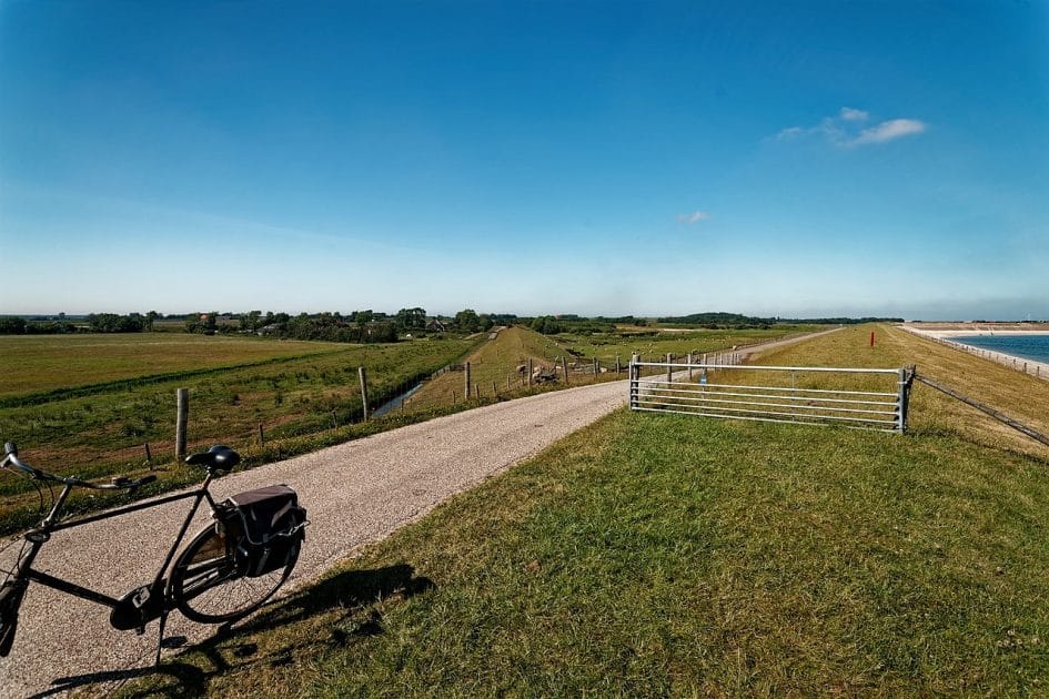 Isla de Texel, Holanda Sendero ciclista. By Txllxt TxllxT Own work, CC BY SA 4.0 Isla de Texel, Holanda Sendero ciclista