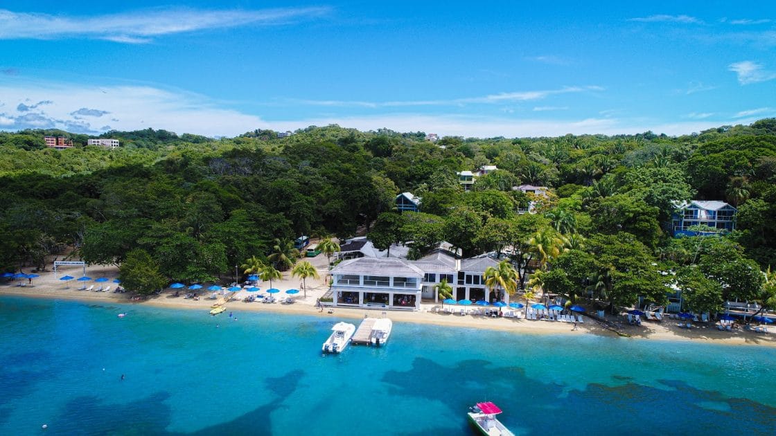 Mejores hoteles en Roatán, Honduras Luna Beach Resort. Foto de Google Maps de Luna Beach Roatan Mejores hoteles en Roatán, Honduras Luna Beach Resort