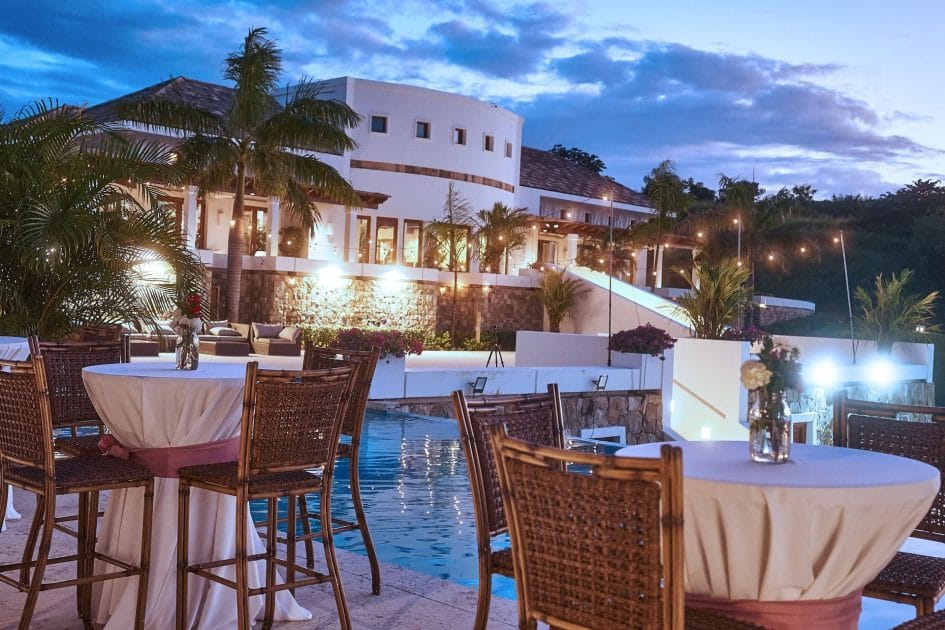 Mejores hoteles en Roatán, Honduras Palapa Pool Bar Mejores hoteles en Roatán, Honduras Palapa Pool Bar