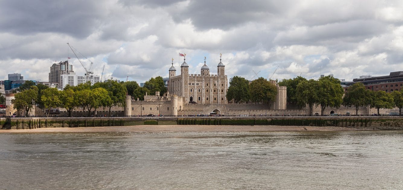 Viajar a Londres con niños La Torre de Londres. De Diego Delso, CC BY SA 4.0 Viajar a Londres con niños La Torre de Londres