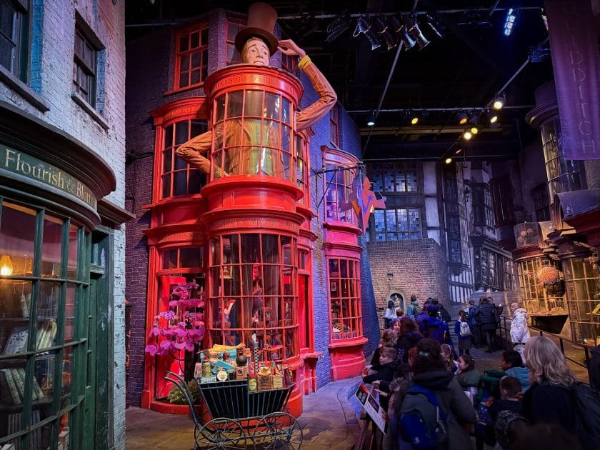 Viajar a Londres con niños Warner Bros Studio Tour London. Foto de Google Maps de Isaac Melendres Viajar a Londres con niños Warner Bros Studio Tour London